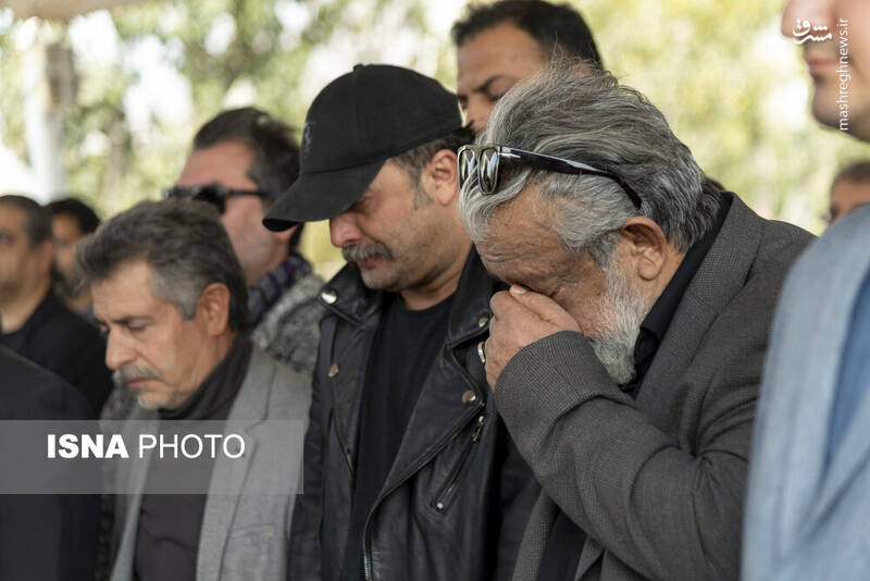 عکس / حضور چهره‌ها در تشییع پیکر "همایون ارشادی" 9