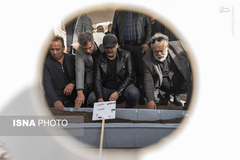 عکس / حضور چهره‌ها در تشییع پیکر "همایون ارشادی" 12