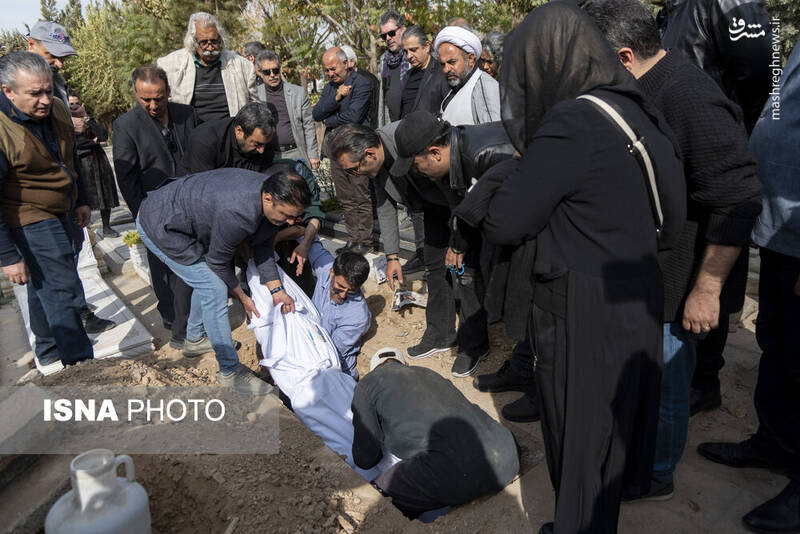 عکس / حضور چهره‌ها در تشییع پیکر "همایون ارشادی" 29