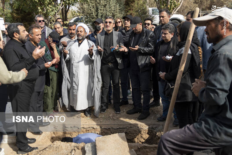 عکس / حضور چهره‌ها در تشییع پیکر "همایون ارشادی" 26