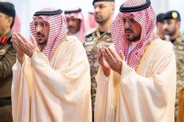 نماز،كشور،اقامه،باران،قطر،عربي،عربستان،بحران،برگزاري،منطقه،ر ...