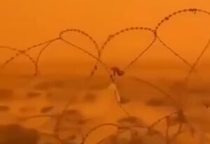 فیلم/ طوفان شدید گرد و غبار در مرز عراق و سوریه در استان الانبار