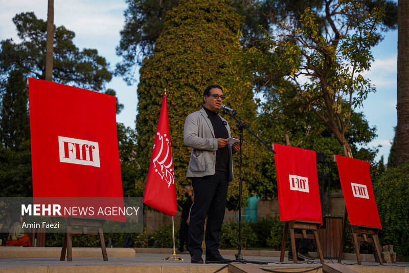 عکس / رونمایی از پوستر جشنواره جهانی فیلم فجر 16