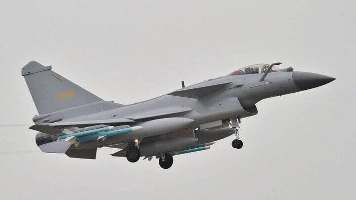 جنگنده J-۱۰ ؛ نماد اقتدار هوایی پکن و گزینهای استراتژیک برای ایران