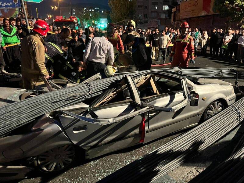 واژگونی کامیون حامل میلگرد در کوهسار +عکس