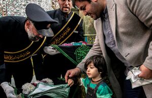 عکس / آیین غبارروبی ضریح آستان مقدس امامزاده صالح (ع)