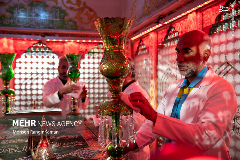 عکس / آیین غبارروبی ضریح آستان مقدس امامزاده صالح (ع) 12