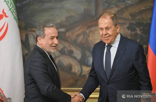 گفتگوی تلفنی وزیر خارجه روسیه با عراقچی