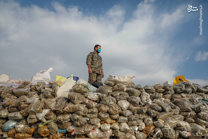 عکس/ امحای ۲۰ تن مواد مخدر در پایتخت