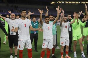 فیلم / ورود کاروان تیم ملی فوتبال به ورزشگاه هزاع بن‌زاید