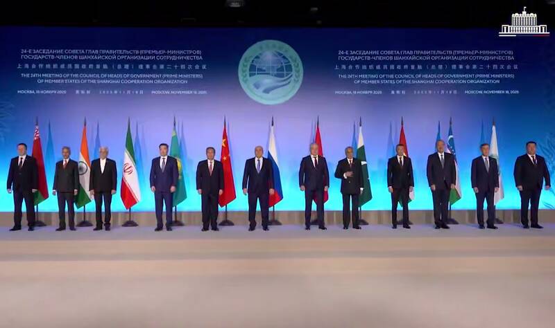 فیلم/ عکس یادگاری نخست‌وزیران سازمان همکاری شانگهای در مسکو