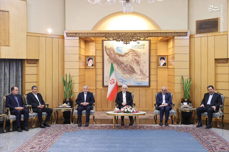 عزیمت عارف با بدرقه مقامات به سمت روسیه در فرودگاه مهرآباد