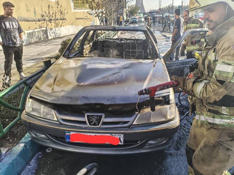 آتش سوزی ناگهانی پژو پرشیا در میدان آزادی