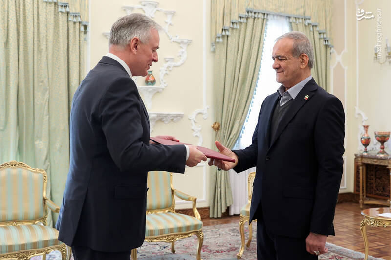 عکس / تسلیم استوارنامه سفرای کشورها به رئیس جمهور 3