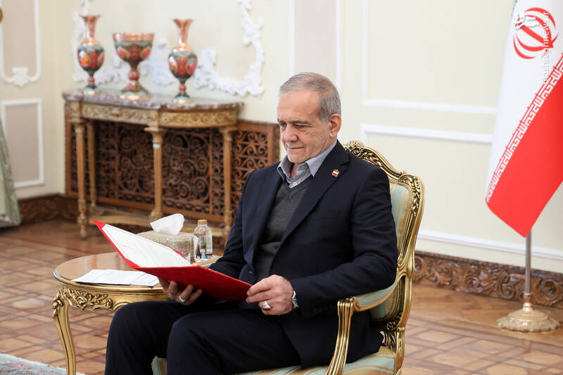 عکس / تسلیم استوارنامه سفرای کشورها به رئیس جمهور 11