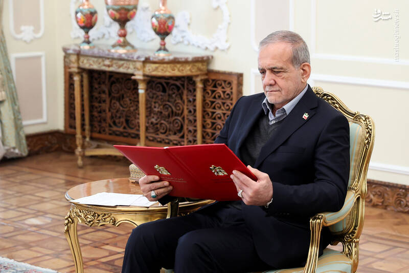 عکس / تسلیم استوارنامه سفرای کشورها به رئیس جمهور 15