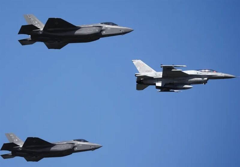 پرواز اضطراری جنگندههای ناتو در تقابل با پهپادهای ناشناس