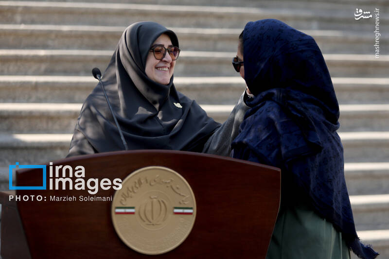 عکس / اعضای هیأت دولت در جمع خبرنگاران 28