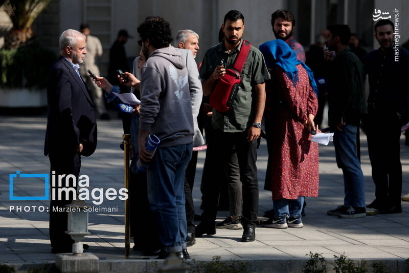 عکس / اعضای هیأت دولت در جمع خبرنگاران 18