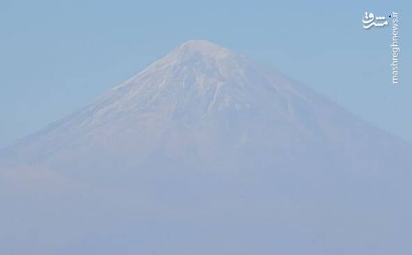 عکس/ قله دماوند ایستاده در غبار