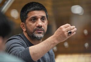 دبیر: باید یقه کسانی را که کار نمی کنند بگیریم