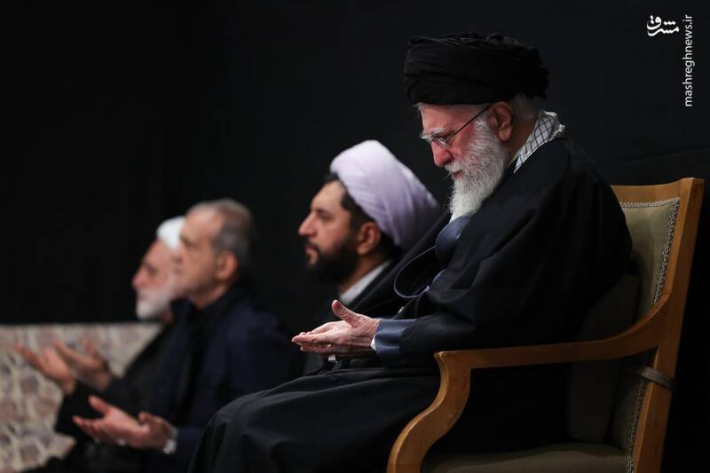 V navzočnosti vrhovnega voditelja je potekala prva noč žalovanja za Fatimijo v mošeji Imama Khomeinija