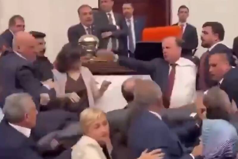 فیلم/ کتک کاری در وسط پارلمان ترکیه!