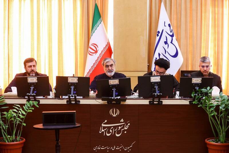 قطعنامه،كميسيون،ملي،امنيت،مجلس،اسلامي،ايران،آژانس،واكنش،سياس ...