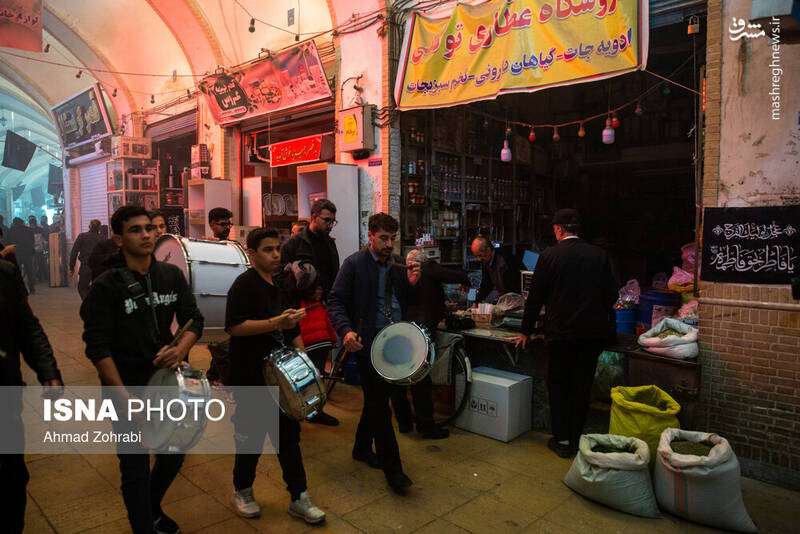 عکس / چهارپایه خوانی ایام فاطمیه در بازار قم 6