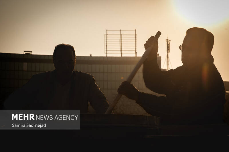 آیین سنتی سمنوپزان در میدان امام حسین (ع)