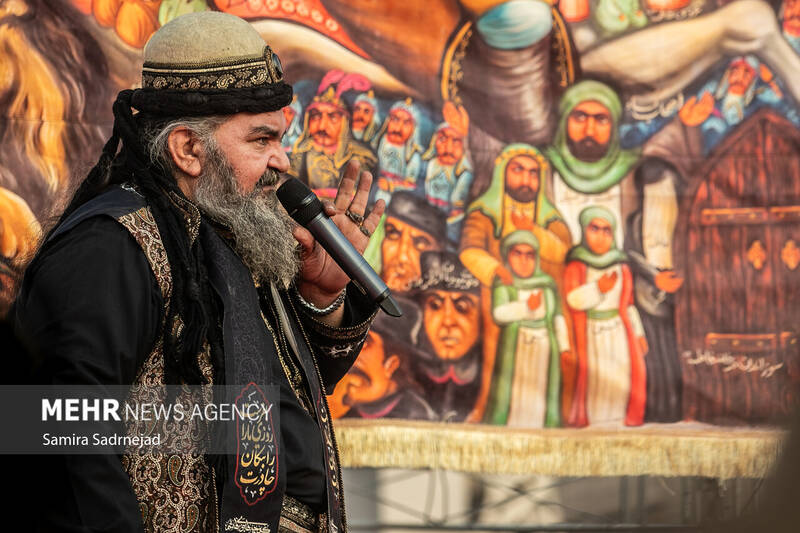 آیین سنتی سمنوپزان در میدان امام حسین (ع)