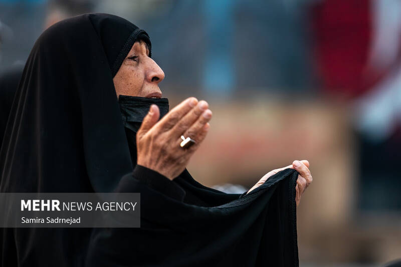 آیین سنتی سمنوپزان در میدان امام حسین (ع)