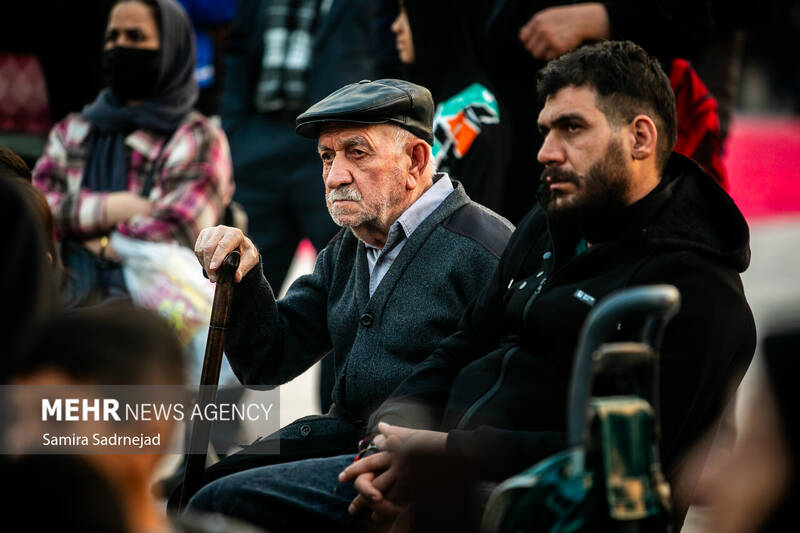 آیین سنتی سمنوپزان در میدان امام حسین (ع)