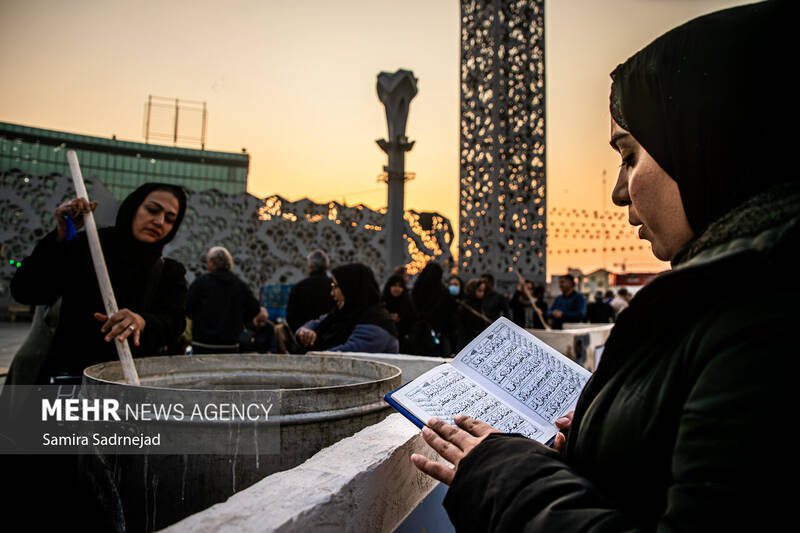 آیین سنتی سمنوپزان در میدان امام حسین (ع)