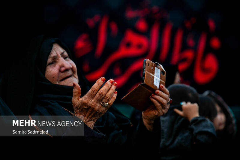 آیین سنتی سمنوپزان در میدان امام حسین (ع)