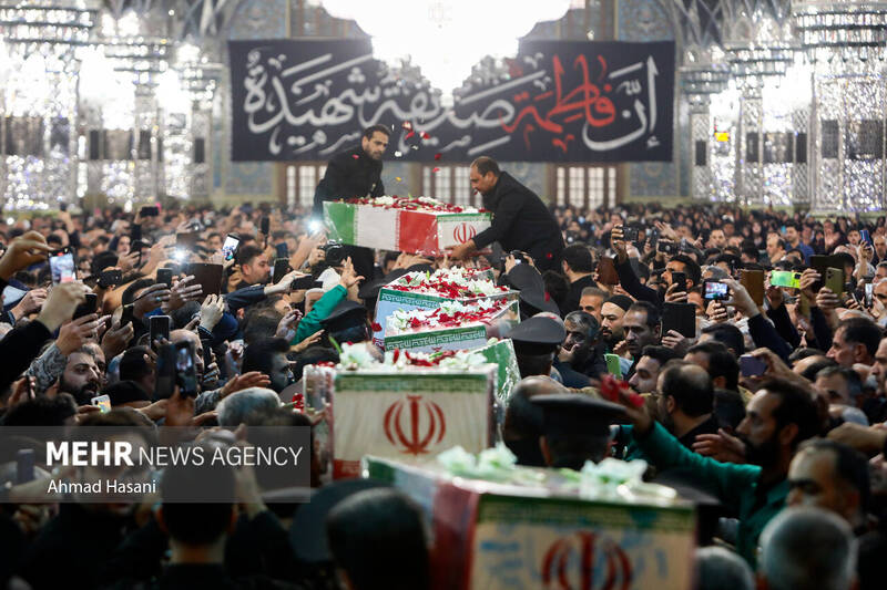 عکس/ وداع با پیکر ۱۲ شهید گمنام دفاع مقدس در حرم مطهر رضوی