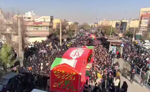 فیلم/ حضور گسترده اصفهانی‌ها در مراسم تشییع شهدای گمنام