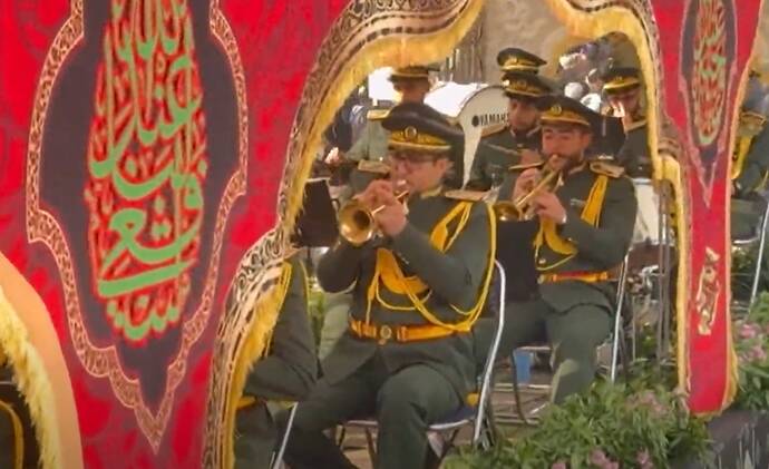 فیلم/ استقبال رزم‌نوازان ارتش از پیکرهای شهدای گمنام