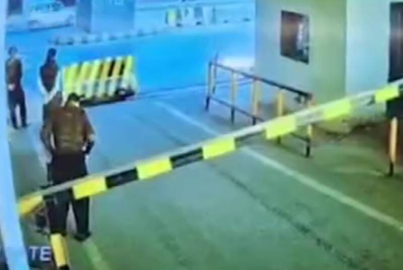 فیلم/ لحظه انفجار در مقر نظامی پیشاور پاکستان