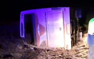 فیلم / واژگونی مرگبار اتوبوس مسافربری در جاده سبزوار