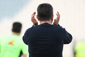 سنگ بزرگ قلعه‌نویی این بار «کوه» شد / مردم را افسرده نکنید شادی پیشکش!