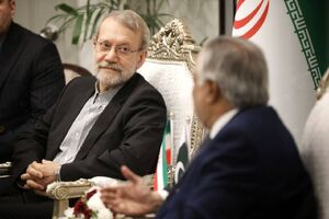 لاریجانی: حاضریم یک «کارت سفید» به پاکستانی‌ها بدهیم