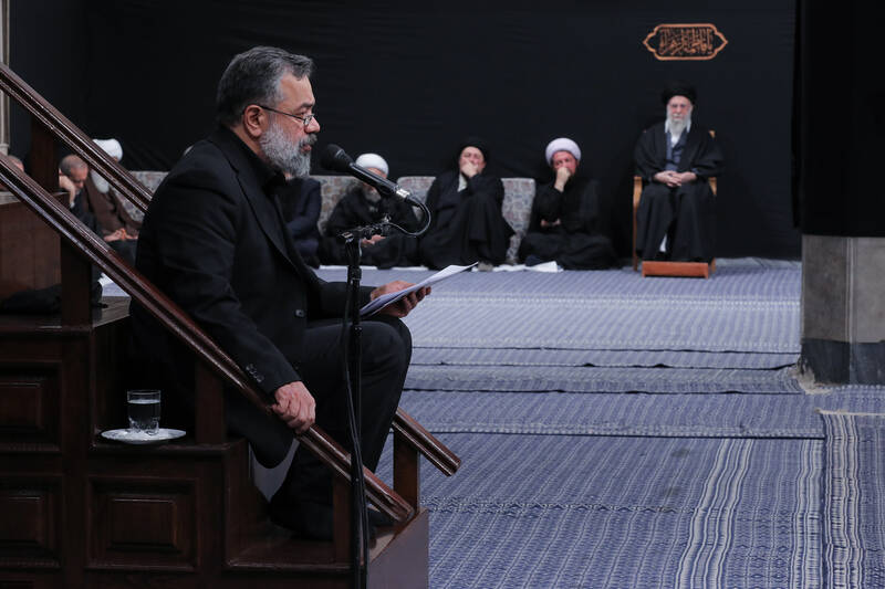  روضه‌خوانی کریمی در شام شهادت حضرت زهرا(س) در حسینیه امام(ره)