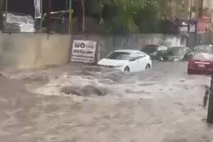 فیلم/ سیلاب در معابر بیروت