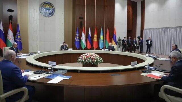 تاکید پوتین بر اهمیت توسعه سامانههای پدافند هوایی