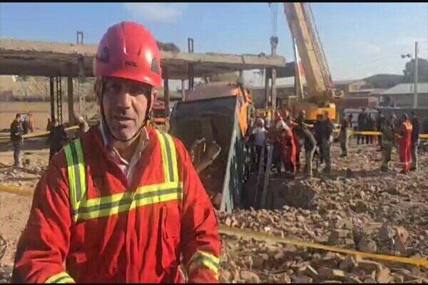 كاميون،محل،حادثه،دستگاه،جرثقيل،گودال