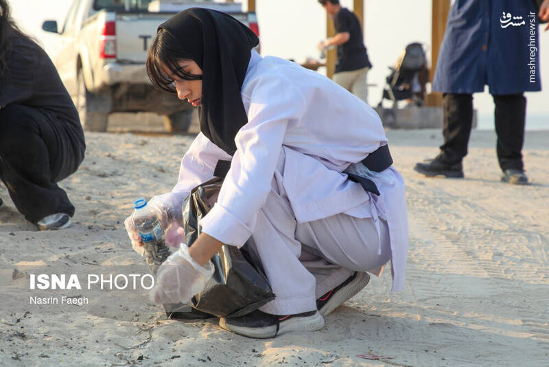 عکس / پاکسازی سواحل کیش 31