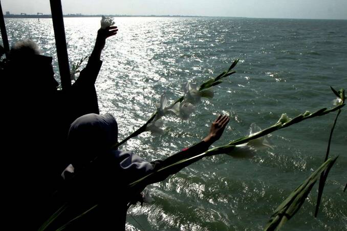 فیلم/ گلباران خلیج فارس به یاد شهدای عملیات مروارید