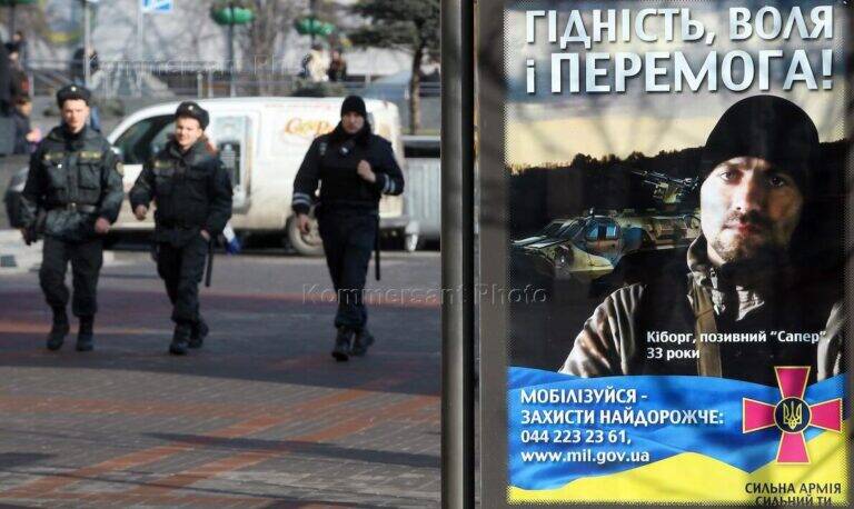 شکار مردان برای جبهه جنگ به شغلی خطرناک تبدیل شده است/ «بزن و در برو» تاکتیک شهروندان اوکراینی برای فرار از سربازگیری +عکس و فیلم