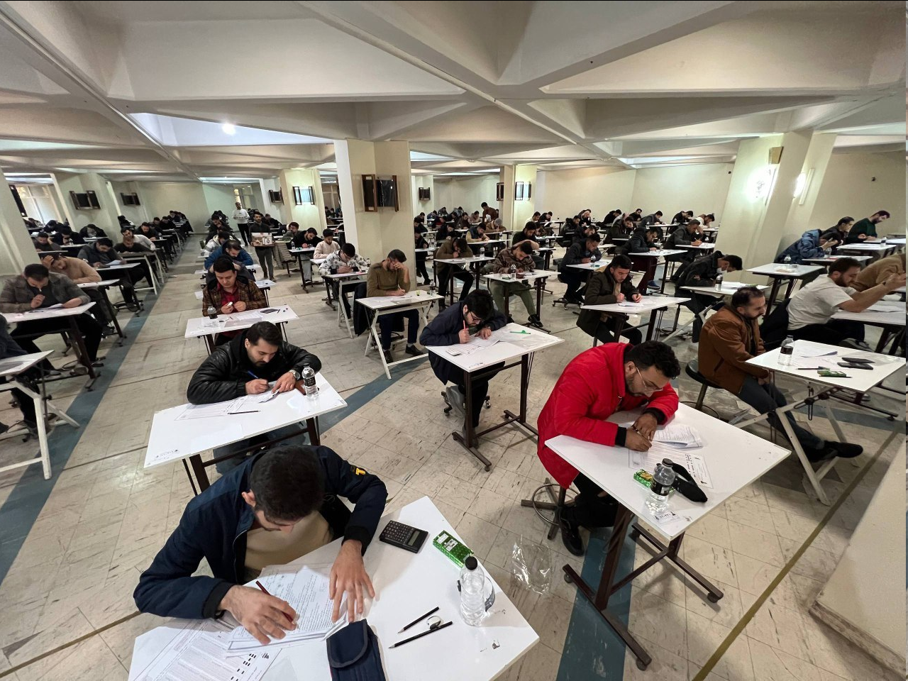 برگزاری آزمون استخدامی شرکت پتروشیمی تبریز/ تأکید بر عدالت شغلی و جذب نیروهای متخصص؛ نظارت میدانی مدیرعامل بر روند برگزاری